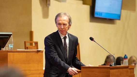 Novým ústavním soudcem bude bývalý děkan brněnských práv